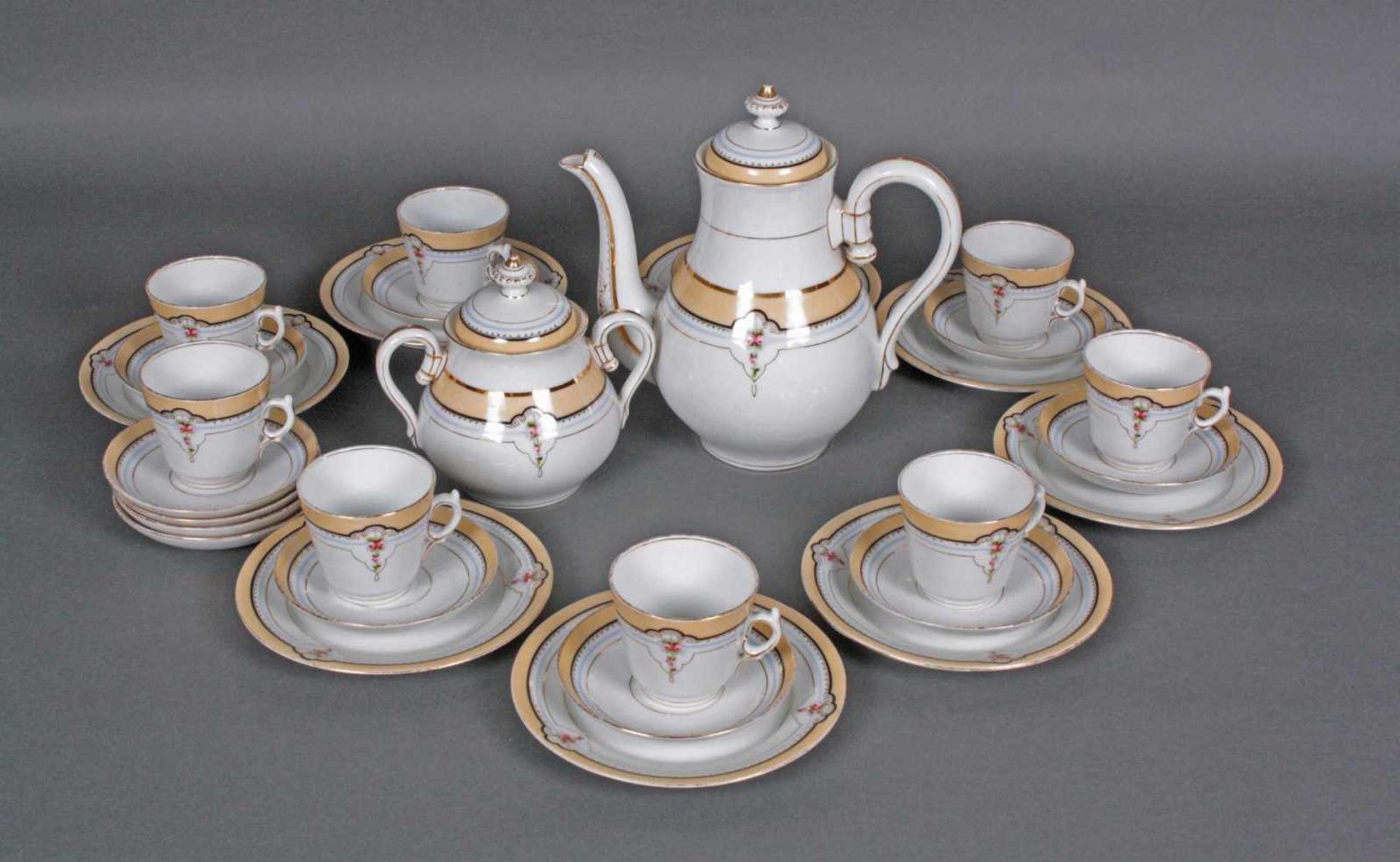 Biedermeier-Kaffeeservice-Teile, 31 StückBestehend aus Kaffeekanne, Zuckerdose, 9 Tassen, 12