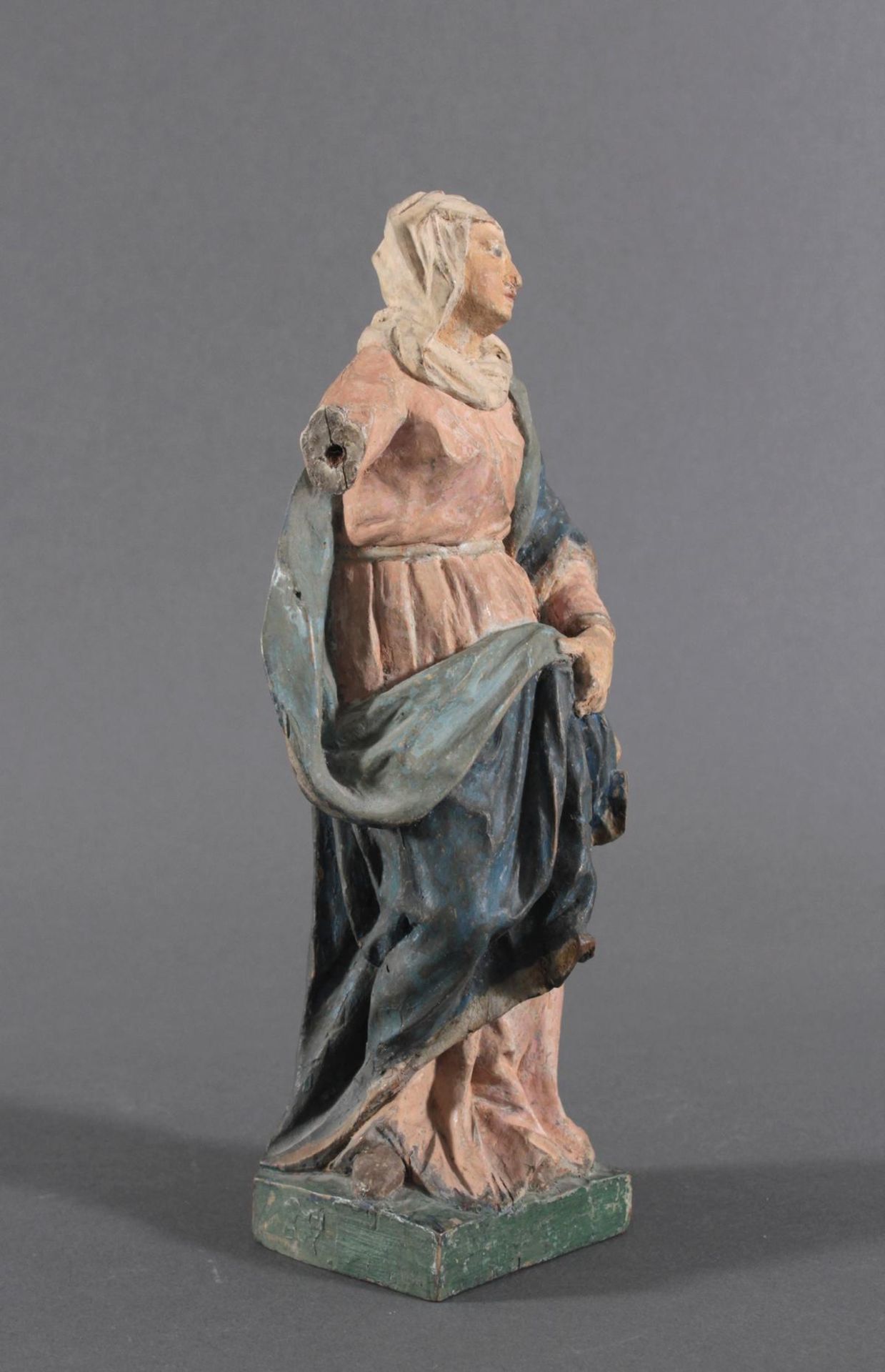 Holzskulptur, Maria mit langem Gewand, 19. JahrhundertDarstellung Maria, den Blick nach vorne - Bild 4 aus 7