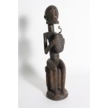 Ältere männliche Figur der Dogon, Mali, 1. Hälfte, 20. Jh.Holz aus einem Stück geschnitzt, mit