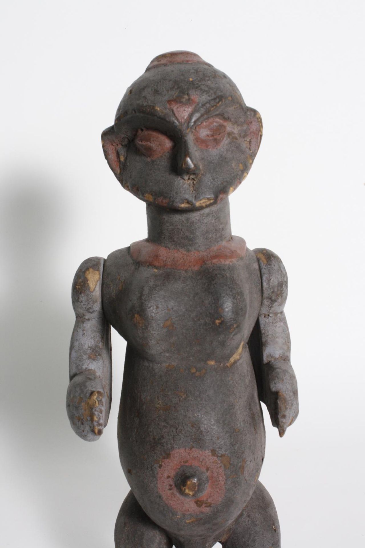 Männliche Marionette, Eket, Nigeria, 1. Hälfte 20. Jh.Holz geschnitzte männliche Figur mit roter - Image 6 of 7