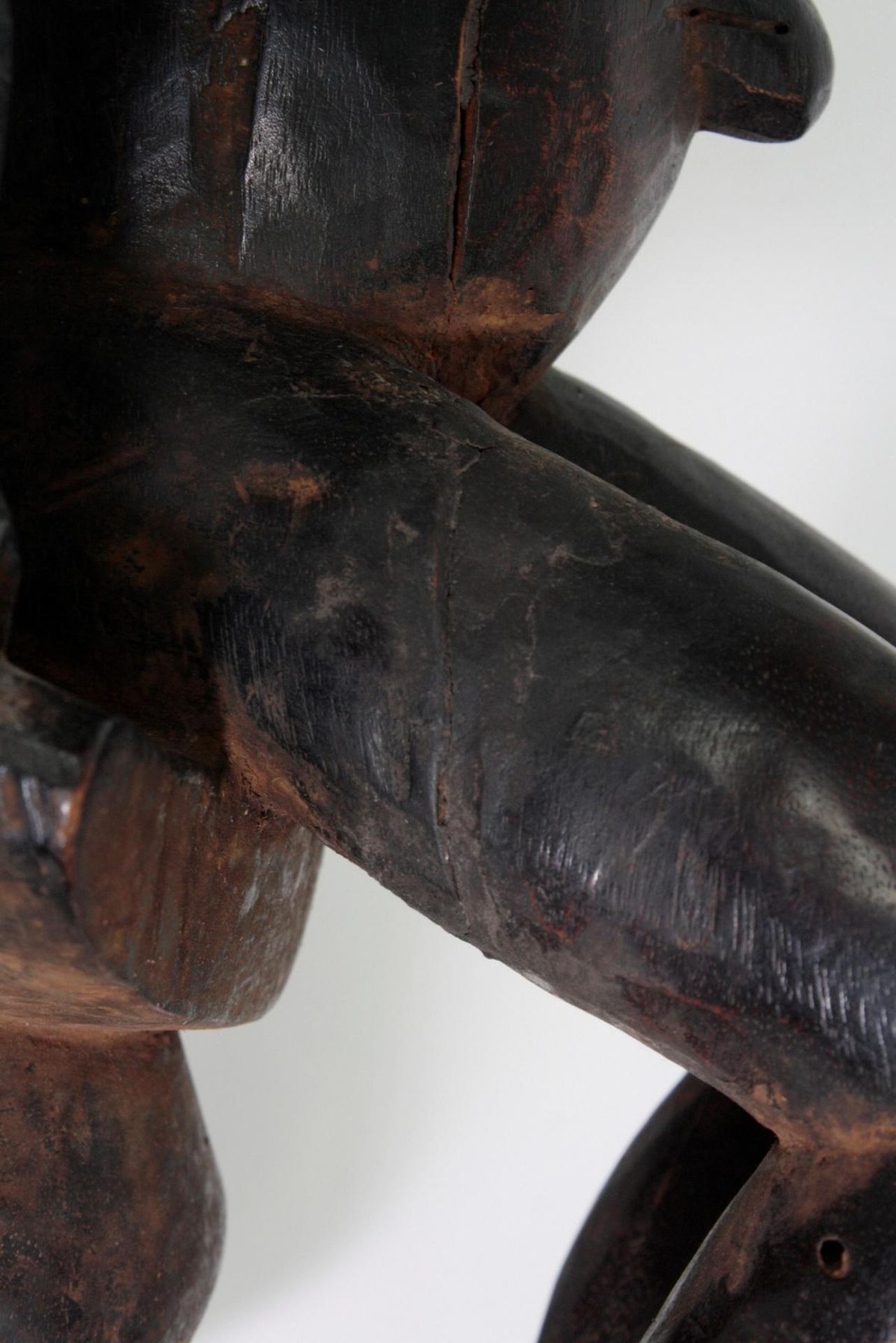 Sitzende weibliche Figur, Baule, Elfenbeinküste, 1. Hälfte 20. Jh.Holz geschnitzt, schwarzbraune - Bild 7 aus 7