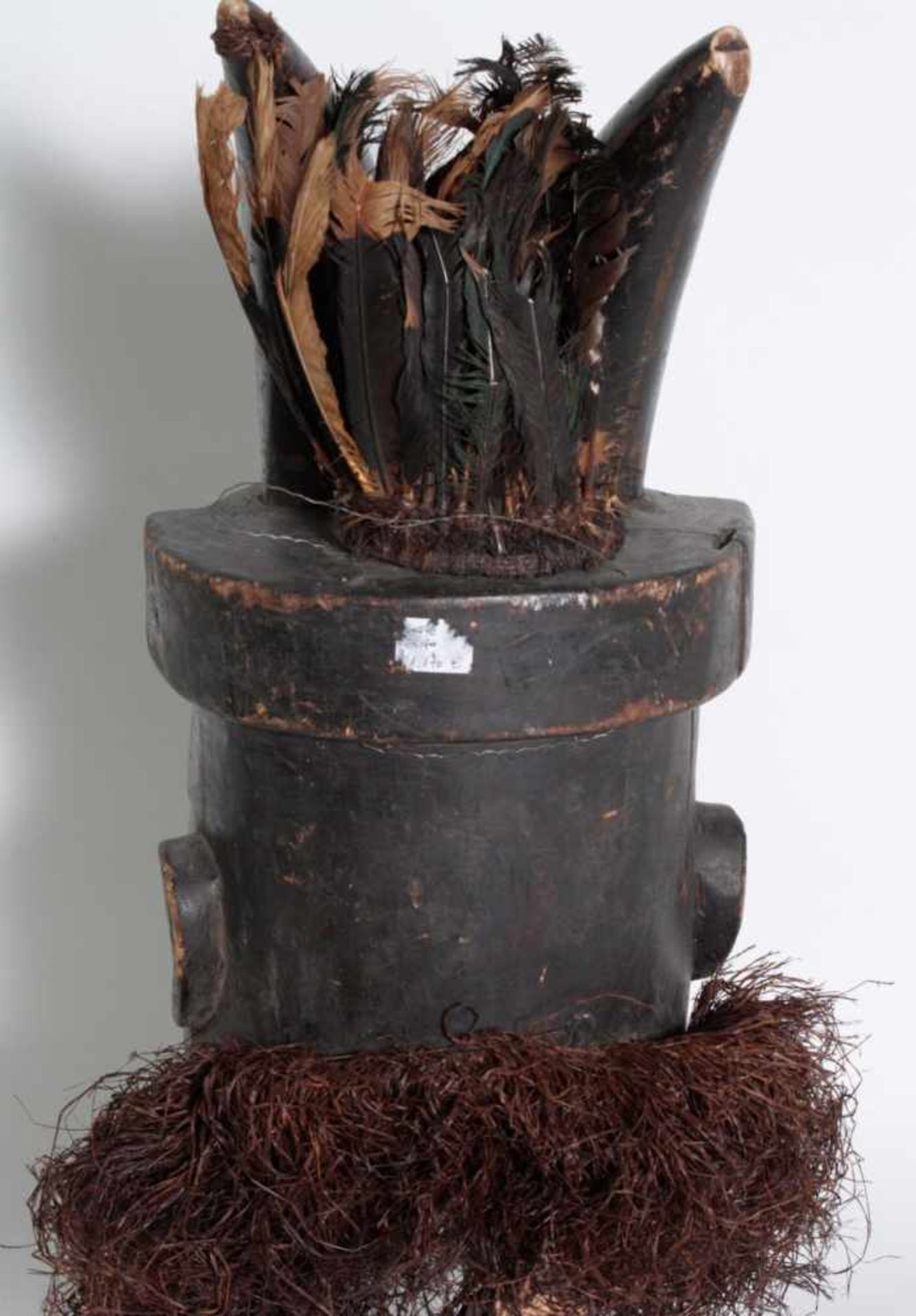 Königliche, gehörnte Maske des Kuba, D. R. Kongo, 1. Hälfte 20. Jh.Große gehörnte Gesichtsmaske, - Bild 5 aus 7