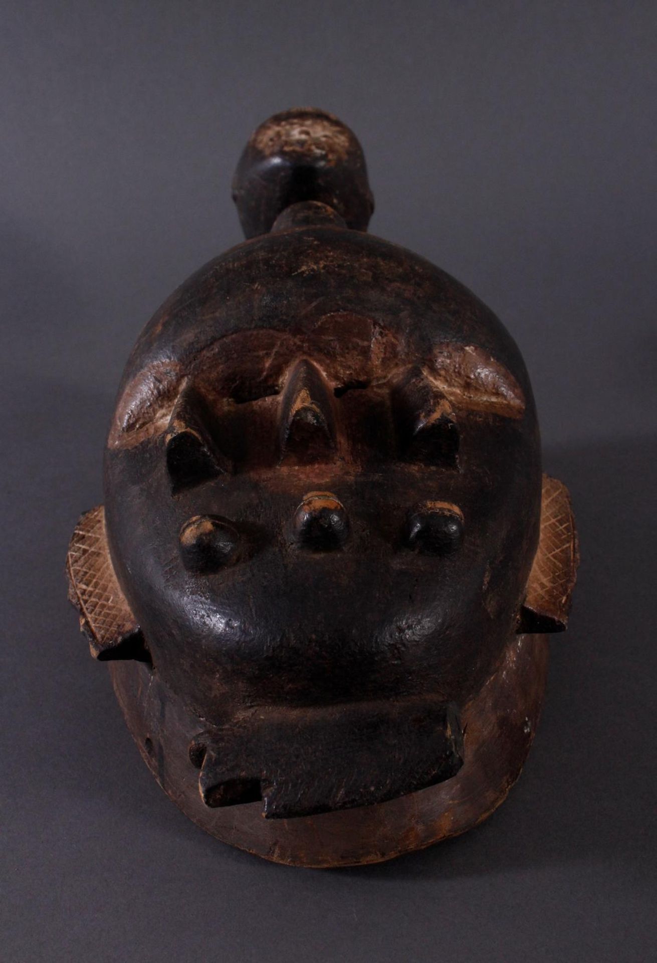 Antike Kpelie-Maske, Senufo 1. Hälfte 20. Jh.Holz geschnitzt, geschwärztes, leicht glänzendes, - Bild 5 aus 6