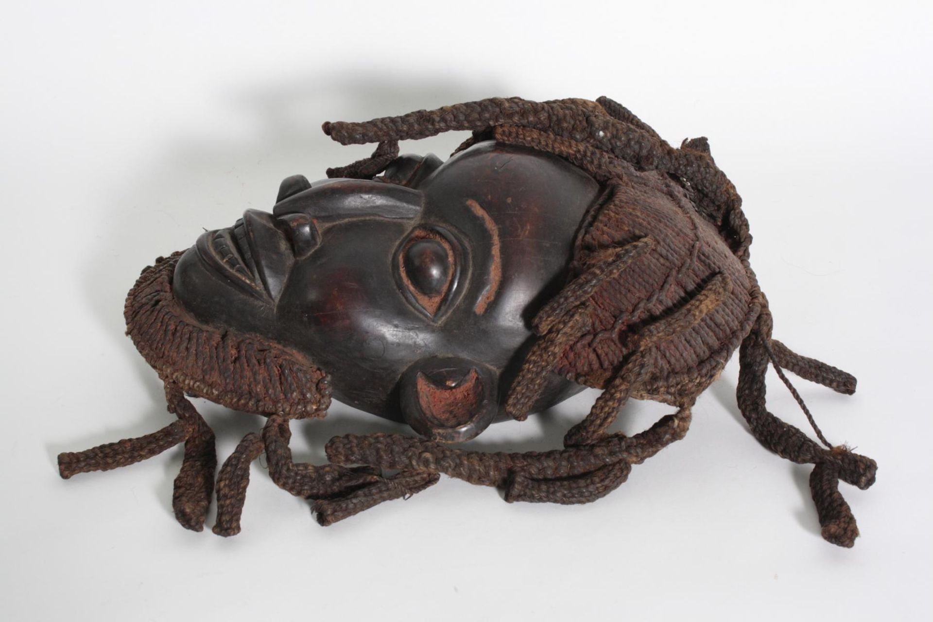 Große Bamileke-Maske, Kamerun, Grassland, 1. Hälfte 20. Jh.Holz, geschnitzt, freundlicher - Bild 4 aus 4