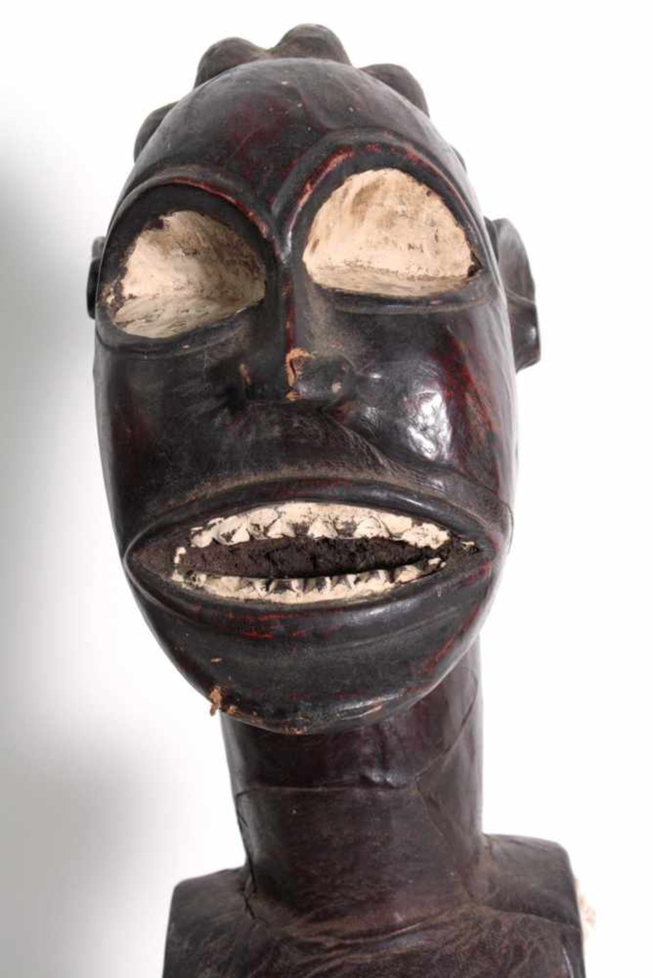 Anthropomorpher Tanzaufsatz, Nigeria. 1. Hälfte 20. Jh.Holz geschnitzt, mit Leder überzogen, - Bild 2 aus 6