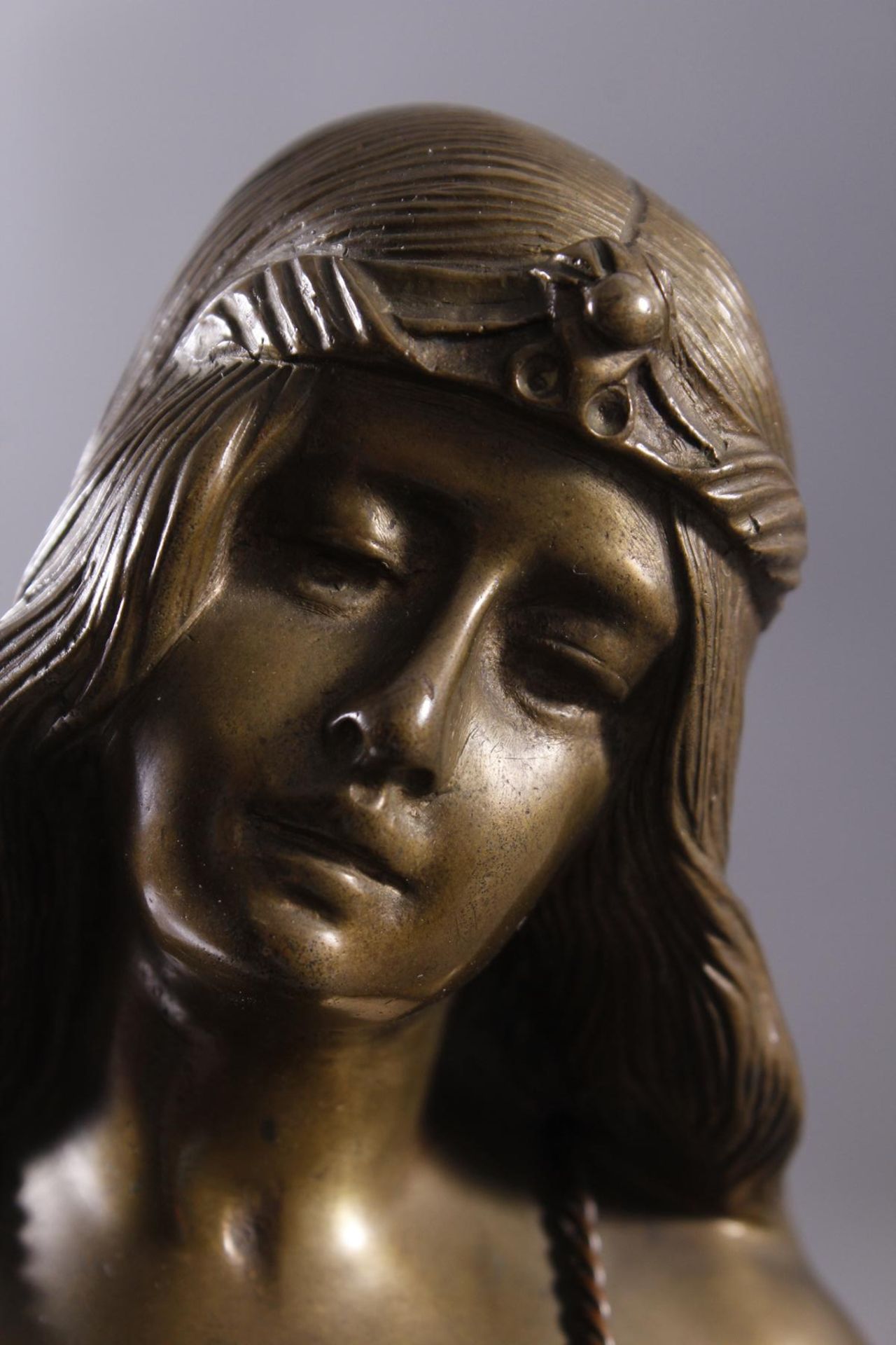 Bronzeskulptur, Darstellung der Salome, Frankreich um 1925Bronze patiniert. Am Sockel bezeichnet" - Image 8 of 12