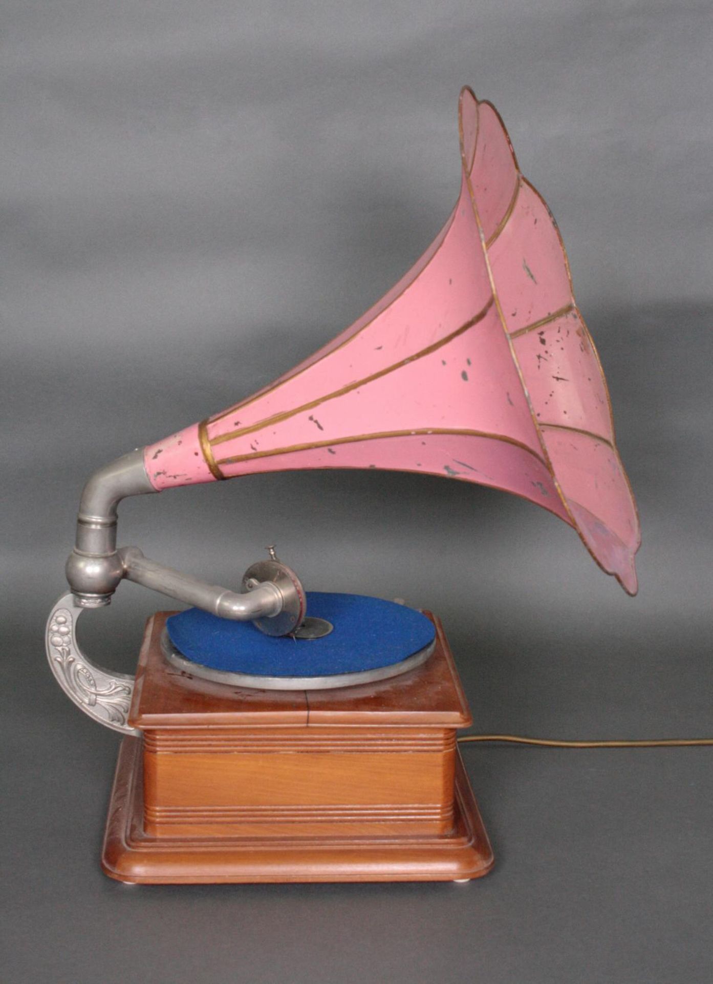 Trichter-Grammophon, Ohio, USANussbaumgehäuse, Schalldose, bezeichnet: "G H 20 Soundbox, Yellow - Bild 2 aus 6