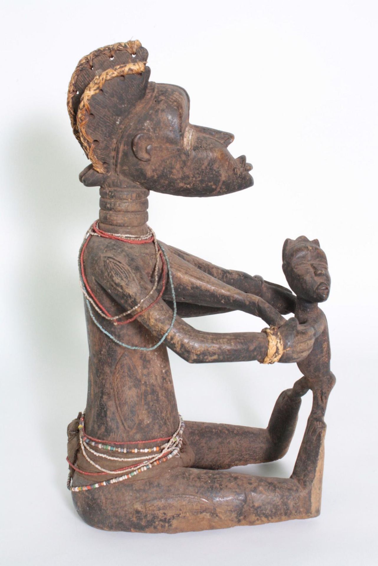 Mutter-Kind-Figur, Dan, Elfenbeinküste, Liberia, 1. Hälfte 20. Jh.Holz, braune Kruste Patina, - Bild 6 aus 7