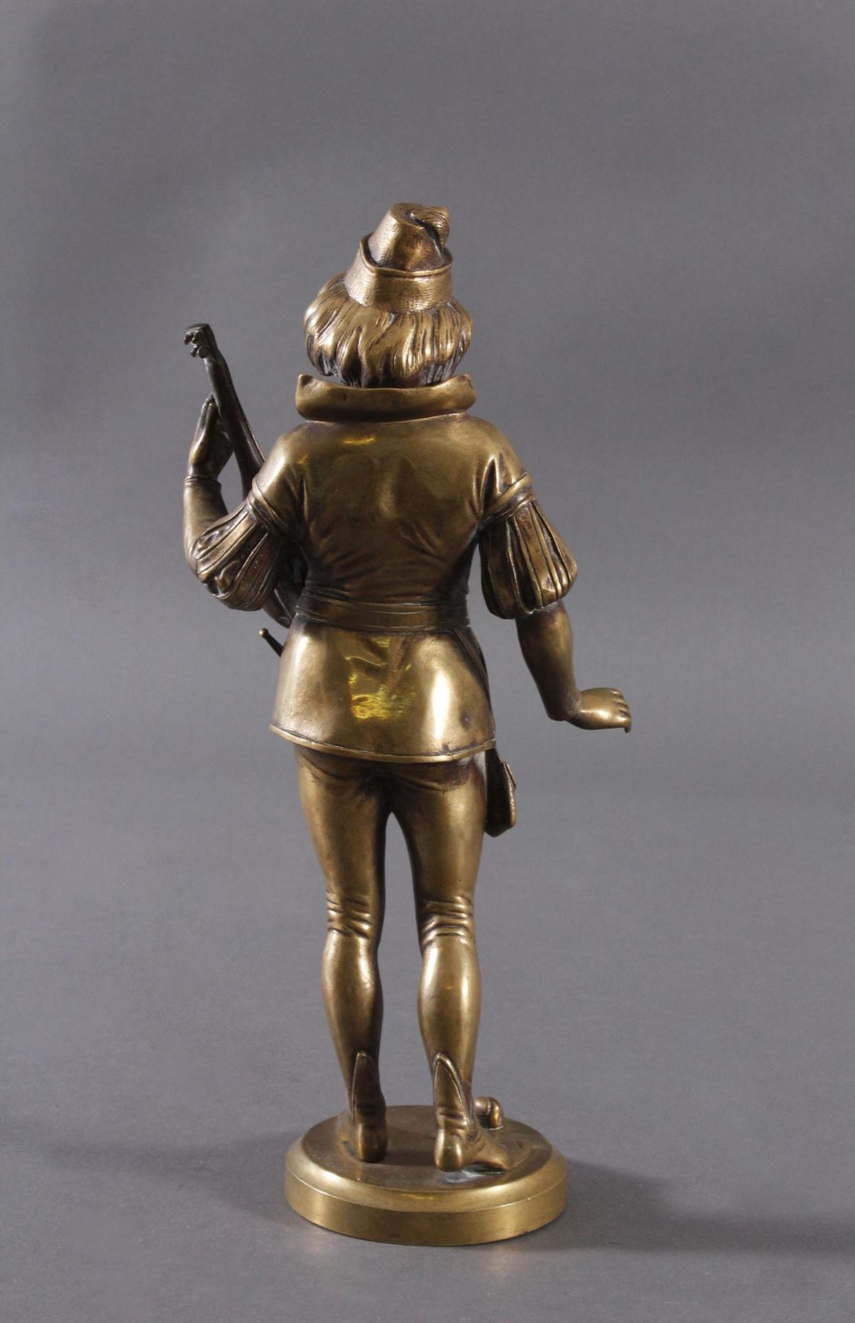 Henri Giraud (1805-1895)Minnesänger, Bronze poliert. Um 1870. Auf dem Sockel signiert.Höhe ca. 35, - Image 2 of 4