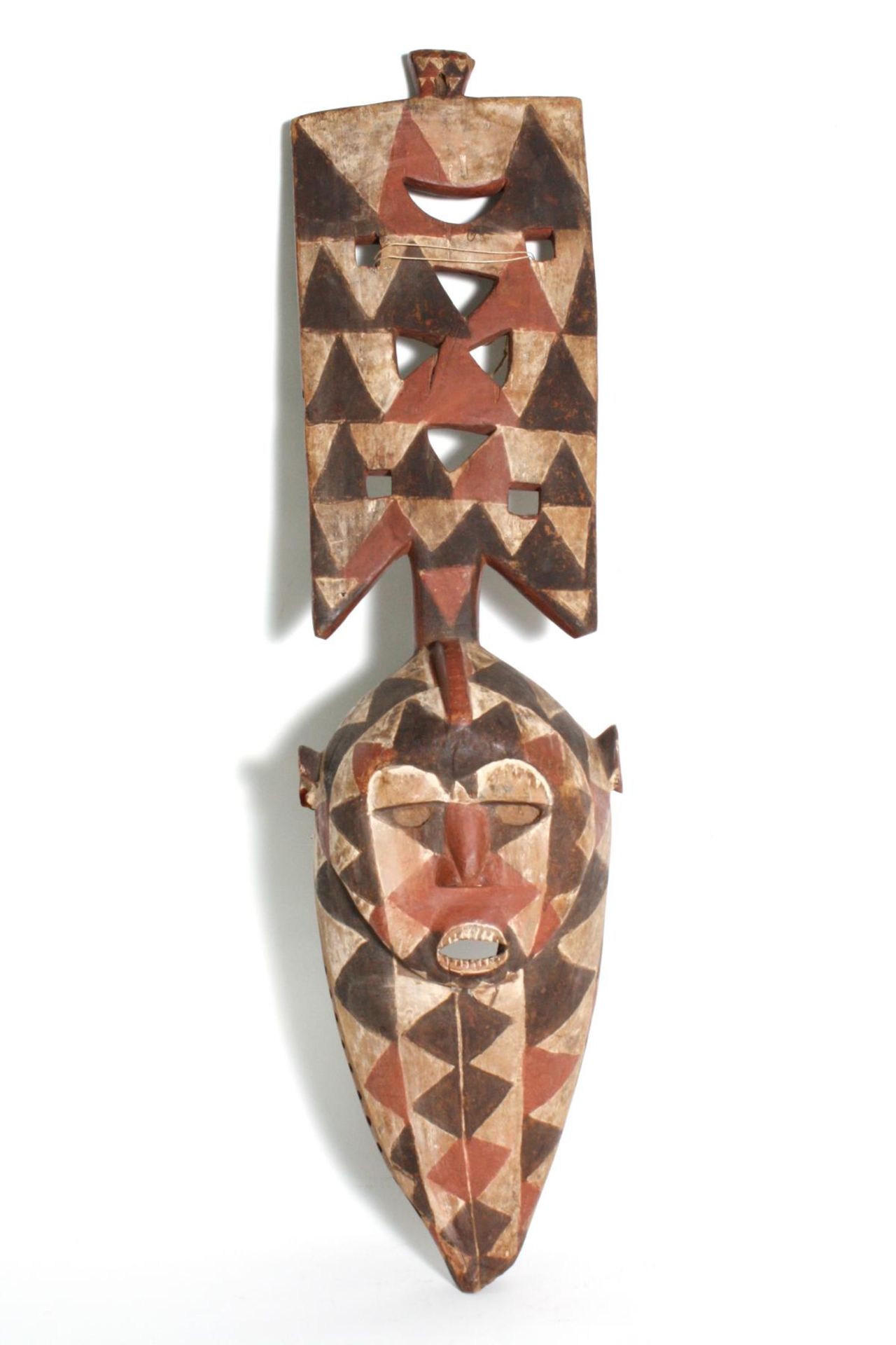 Große Tanzmaske, Mossi, Burkina Faso, 1. Hälfte 20. Jh.Holz, weiß, rotbraun und schwarz