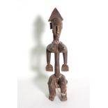 Bambara/Mali, sitzende weibliche Figur, 1. Hälfte 20. Jh.Holz, dunkelbraune Patina, sitzende Frau