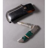 Damast-TaschenmesserSammlermesser. Rosendamaststahl, Griff mit grün gebeizten Holzgriffschalen