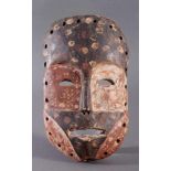 Antike Maske, Mossi, Ghana 1. Hälfte 20. Jh.Holz geschnitzt, Kalk, schwarze und rote Bemalung, ca. 6