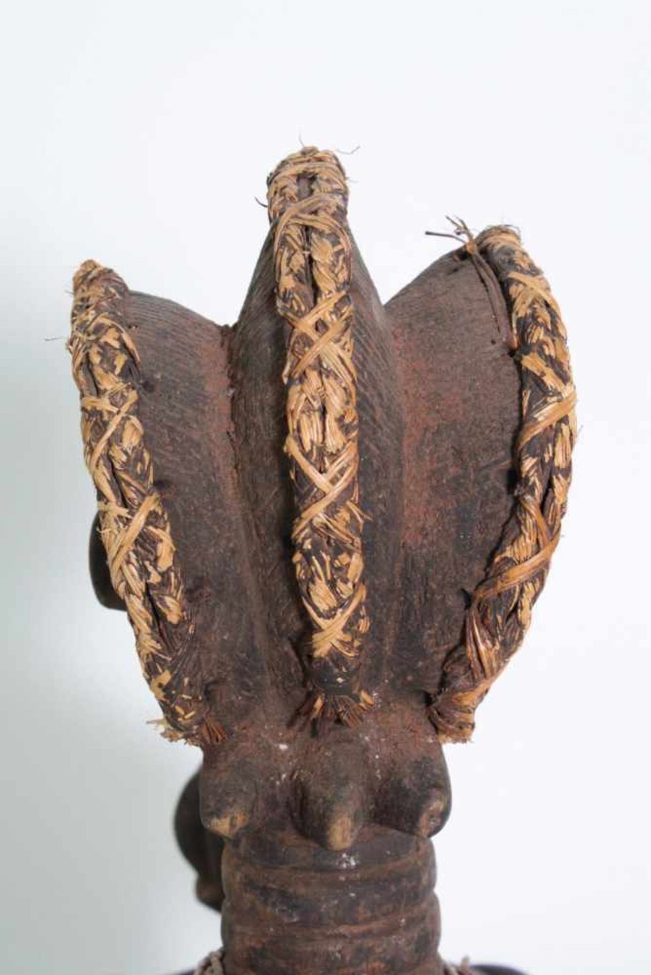 Mutter-Kind-Figur, Dan, Elfenbeinküste, Liberia, 1. Hälfte 20. Jh.Holz, braune Kruste Patina, - Bild 5 aus 7