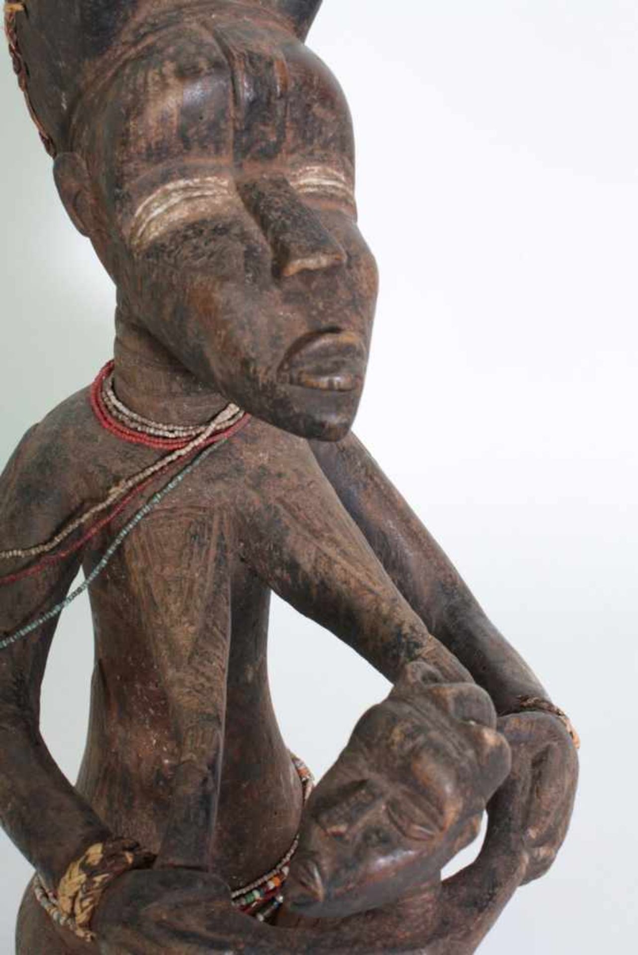 Mutter-Kind-Figur, Dan, Elfenbeinküste, Liberia, 1. Hälfte 20. Jh.Holz, braune Kruste Patina, - Bild 2 aus 7