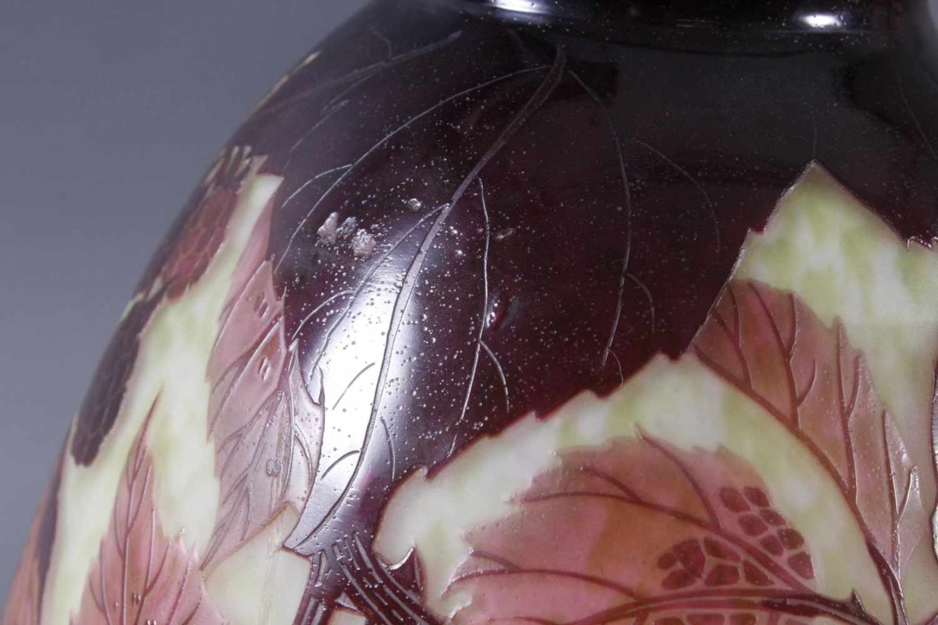 André Delatte, GlasvaseNancy um 1910, Große Brombeervase. Klarglas mit gelb/weißen - Image 3 of 6