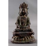 Guanyin, Bronze, China Ming Zeit. Im Meditationssitz auf einem LotosBeide Hände über den Füßen in