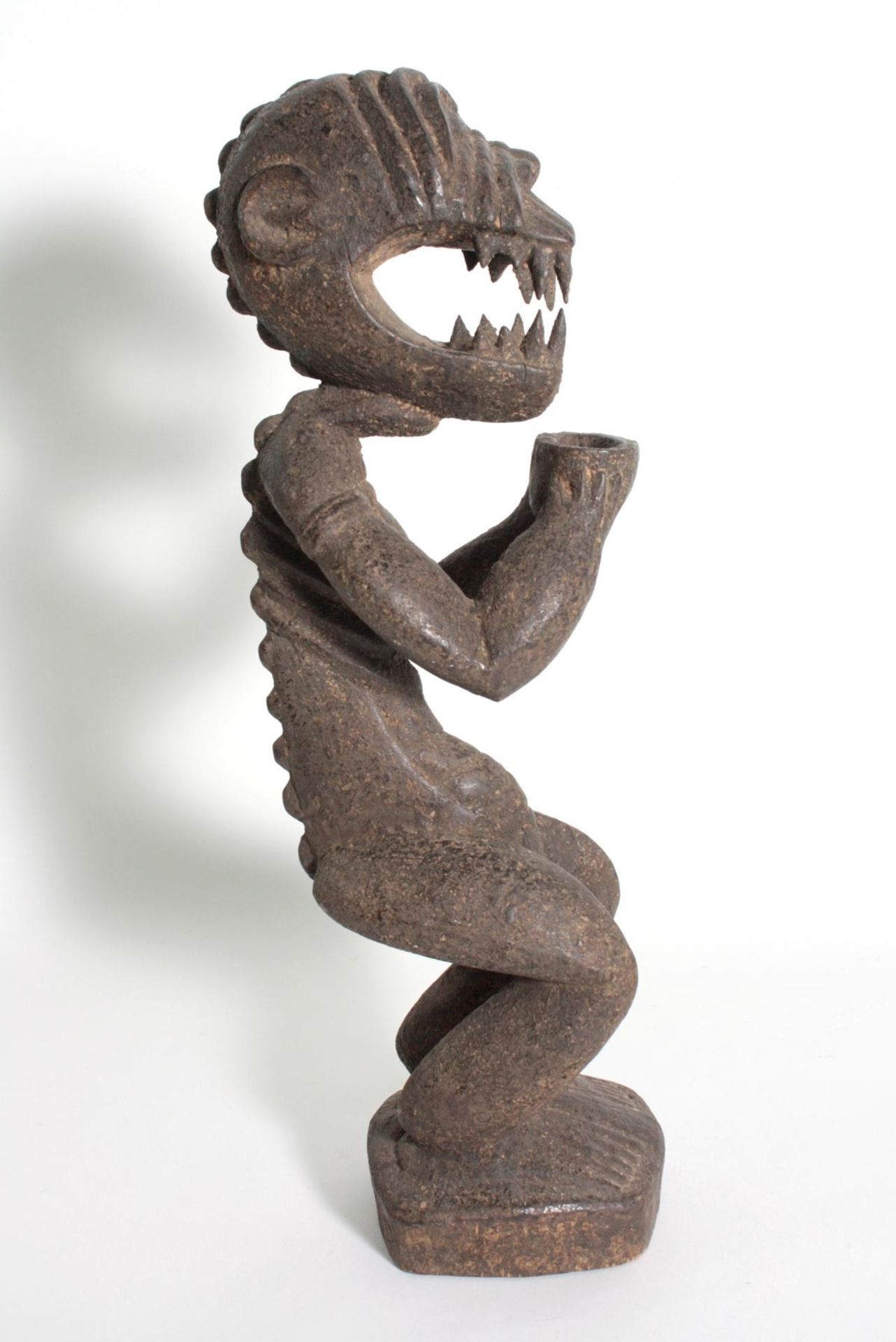 Ältere Figur der Baule, stehende Affenstatue, "Mbra"Holz geschnitzt, Affenfigur mit Opferschale, - Bild 3 aus 6