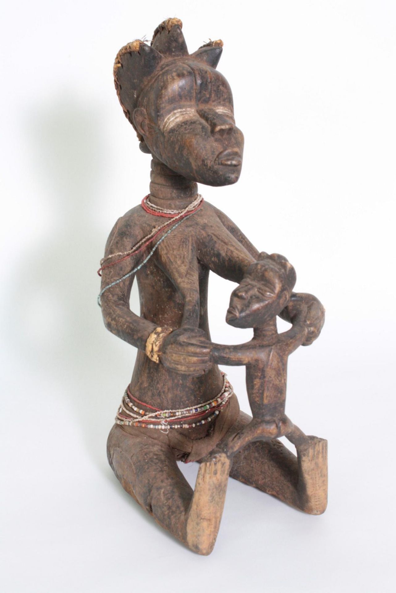 Mutter-Kind-Figur, Dan, Elfenbeinküste, Liberia, 1. Hälfte 20. Jh.Holz, braune Kruste Patina,