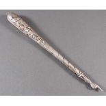 Judaica ,Tora Zeigestab um 1900Mit Rocallien verziert , Silber geprüft (ungemarkt). Länge ca. 35