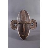 Antike Maske, Boa, Kongo 1. Hälfte 20. Jh.Holz geschnitzt, dunkle Patina, Reste weißer Bemalung,