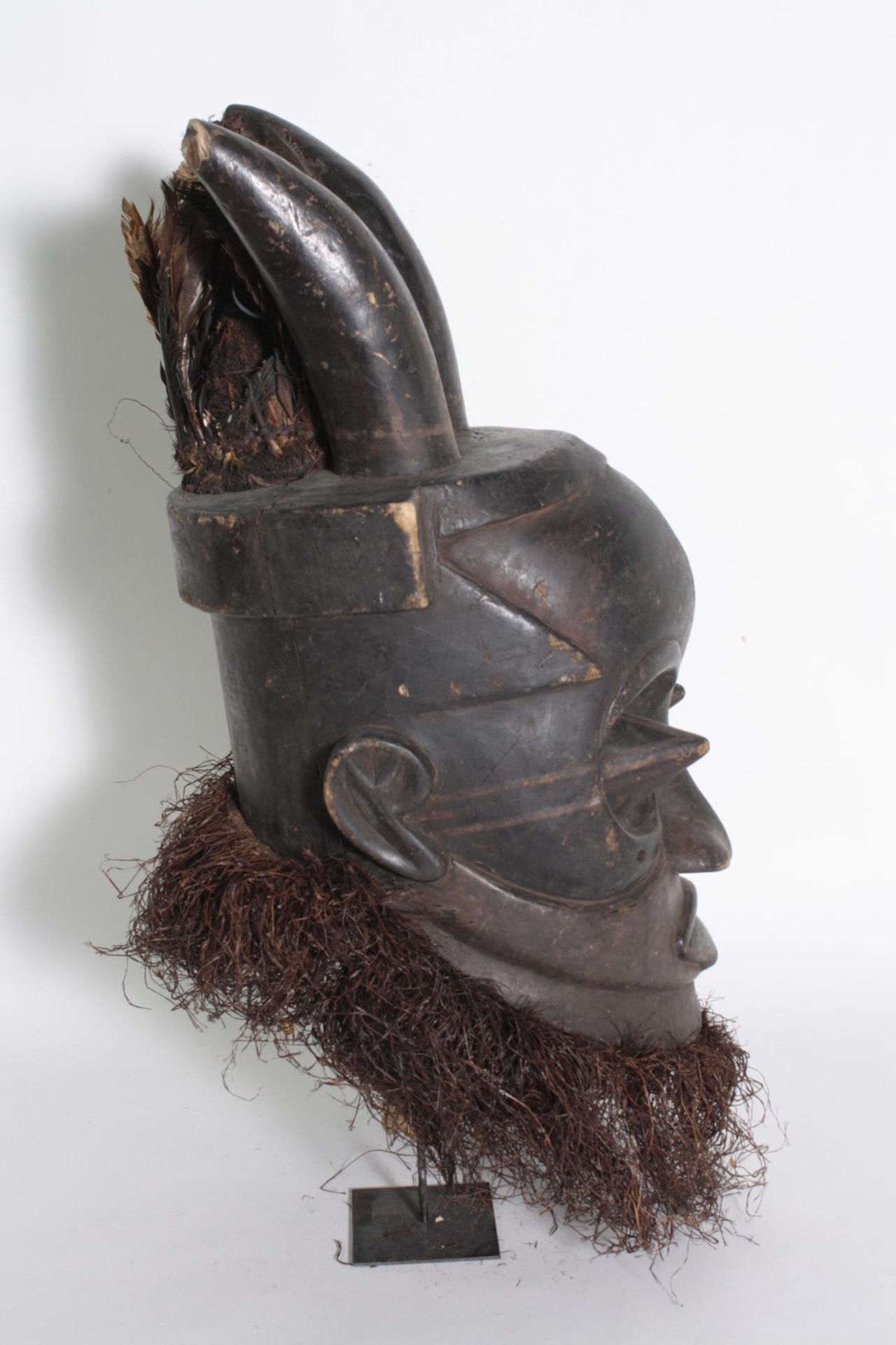 Königliche, gehörnte Maske des Kuba, D. R. Kongo, 1. Hälfte 20. Jh.Große gehörnte Gesichtsmaske, - Bild 6 aus 7