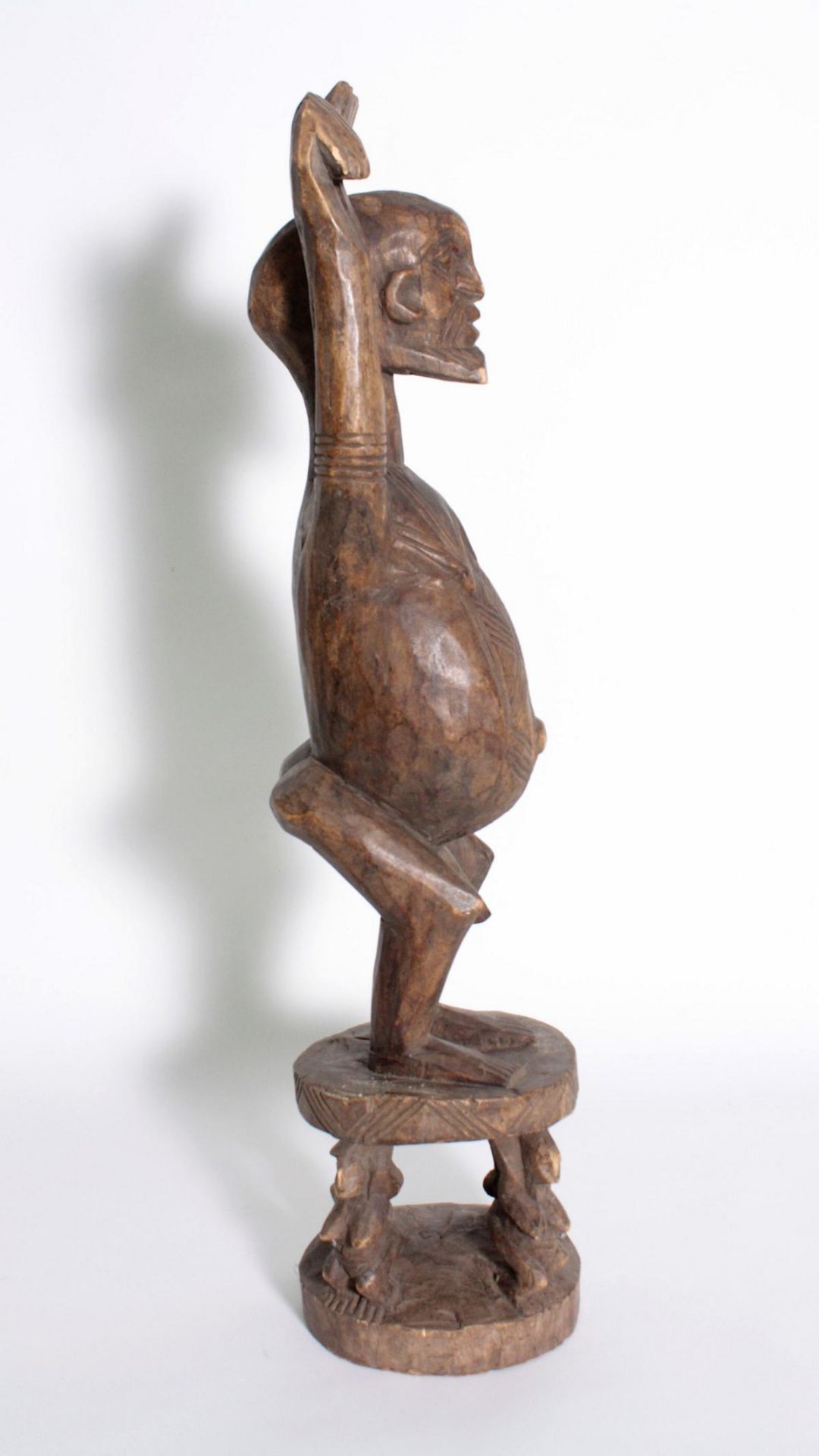 Mythische Figur "Nommo", Dogon, Mali, Burkina Faso, 1. Hälfte 20. Jh.Hartholz, braune Patina, - Bild 3 aus 6