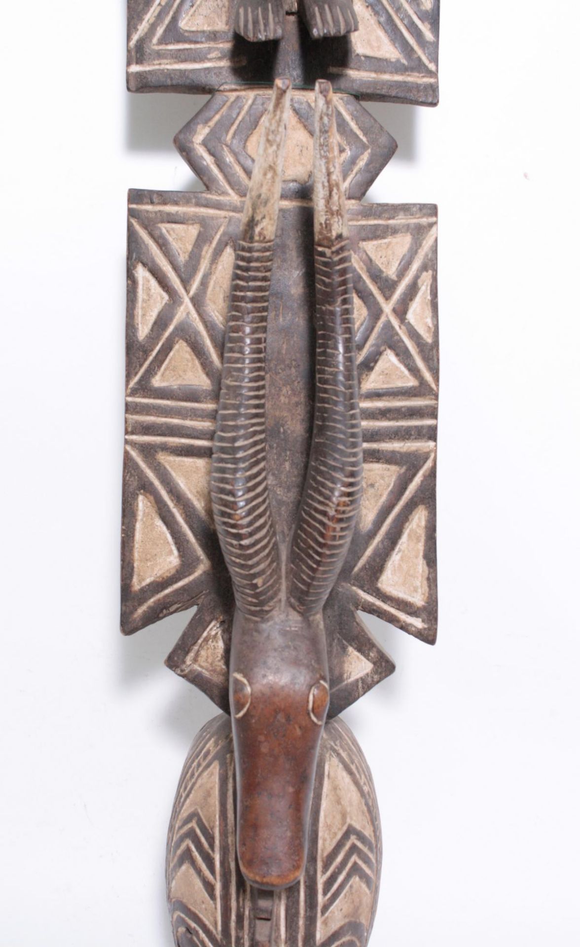 Aufsatz-Tanzmaske, Mossi, Burkina Faso, 1. Hälfte 20. Jh.Holz, geschnitzt. Flach reliefiertes - Bild 3 aus 6