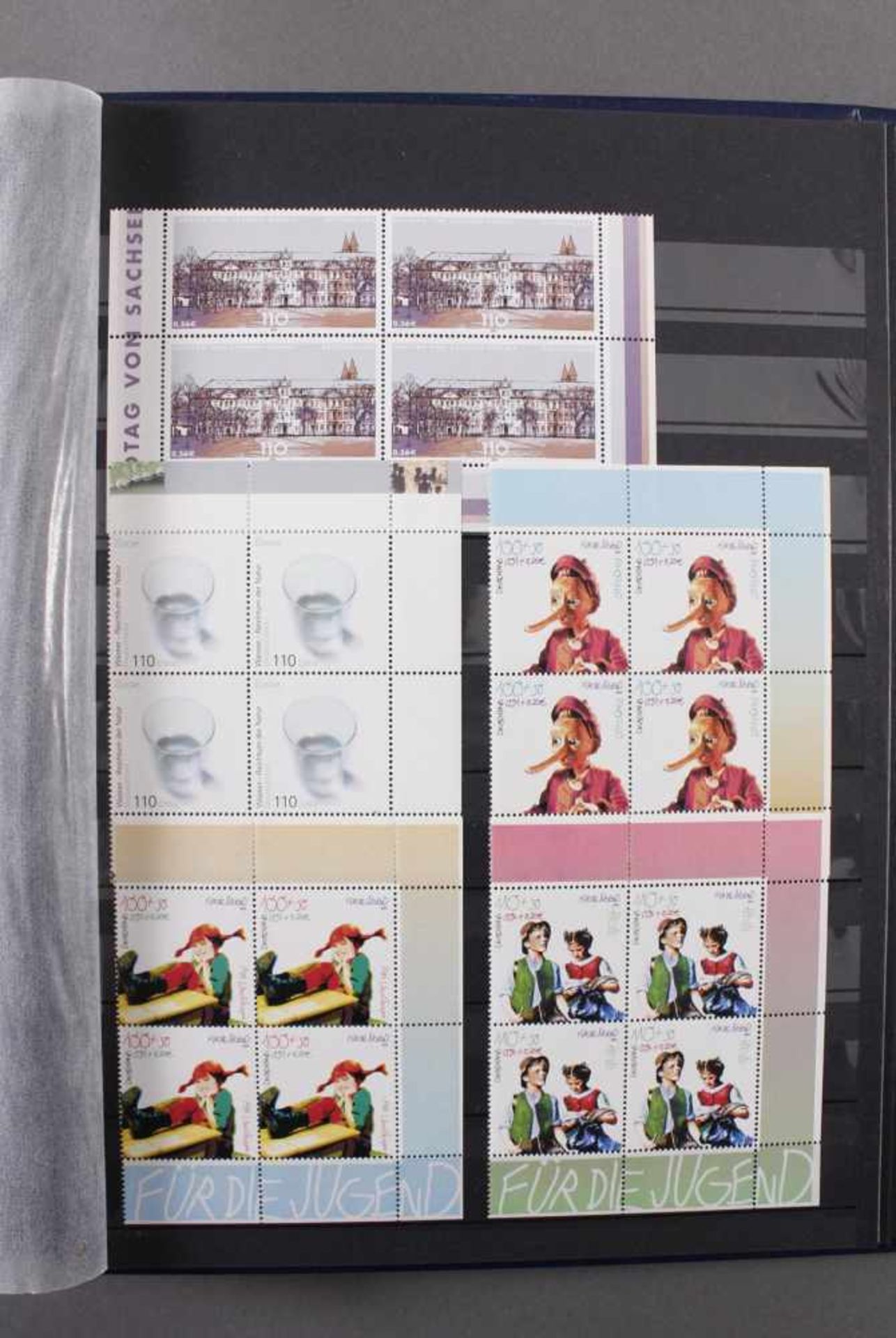 Bund postfrische Marken in 4er Blocks 1999-2001Ein Steckalbum mit über 140 Euro Nominale. 4er Blocks - Image 3 of 4