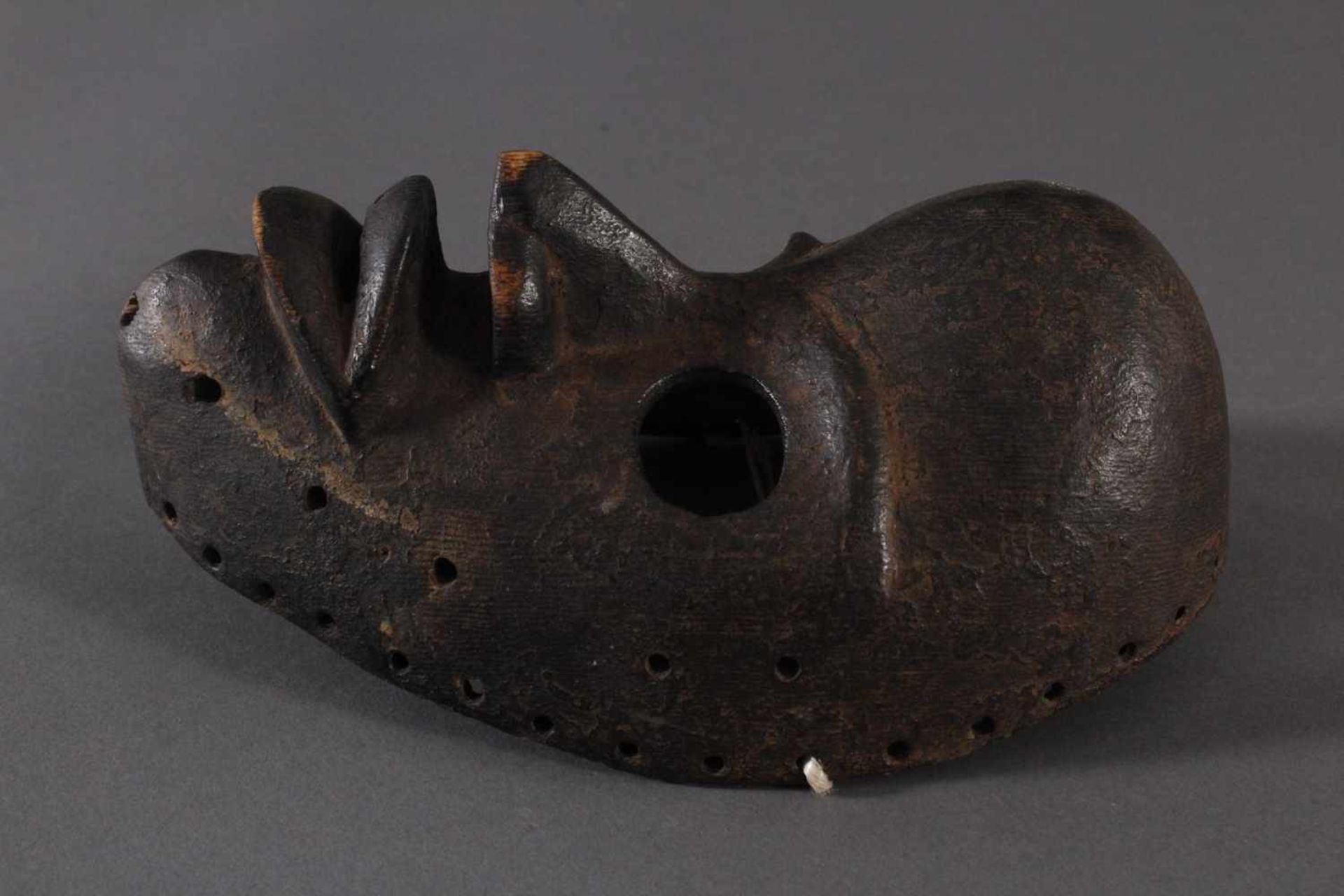 Antike Maske, Dan, Liberia. "Feuermelder", 1. Hälfte 20. Jh.Holz geschnitzt, dunkle Patina, - Bild 3 aus 6