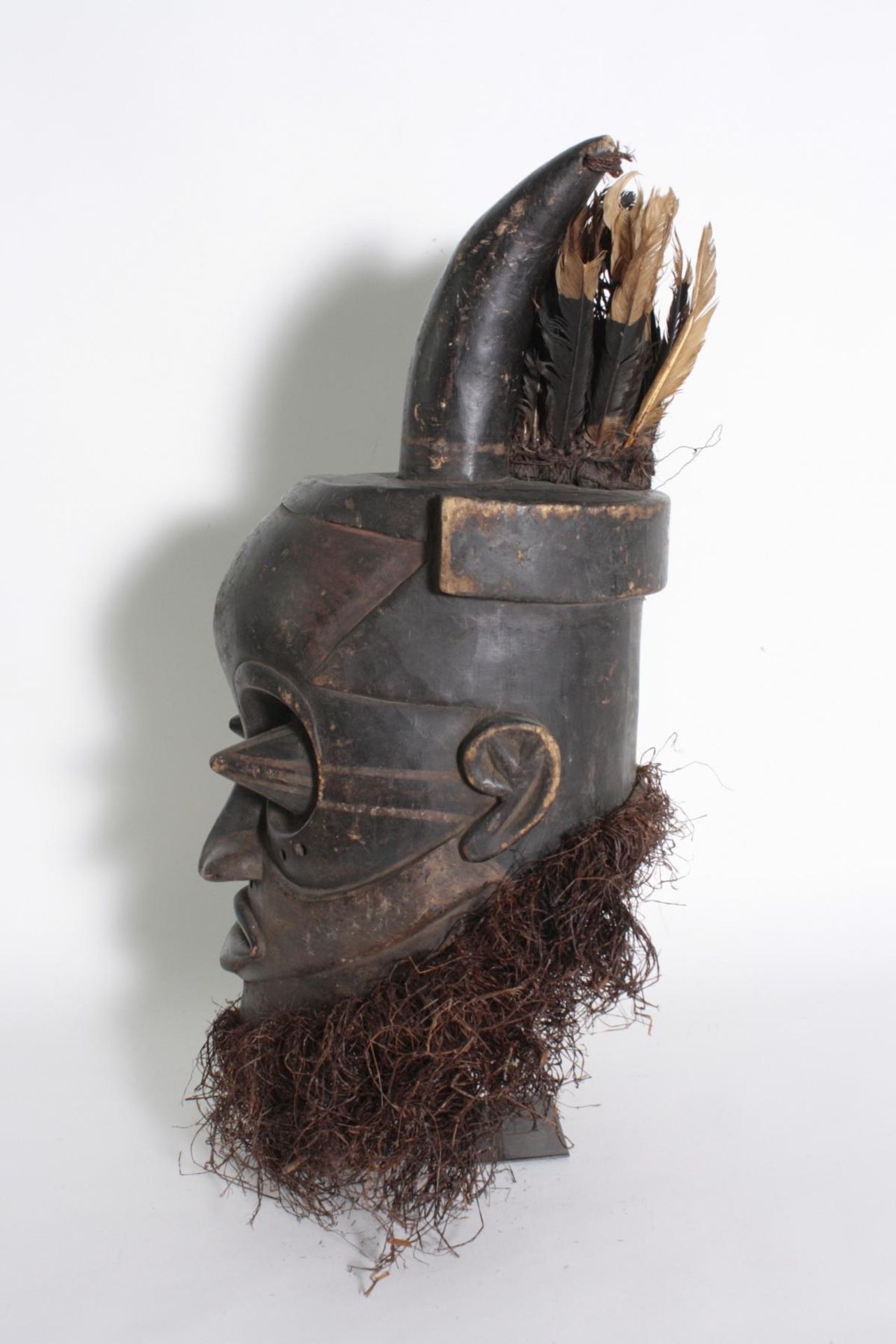 Königliche, gehörnte Maske des Kuba, D. R. Kongo, 1. Hälfte 20. Jh.Große gehörnte Gesichtsmaske, - Bild 4 aus 7