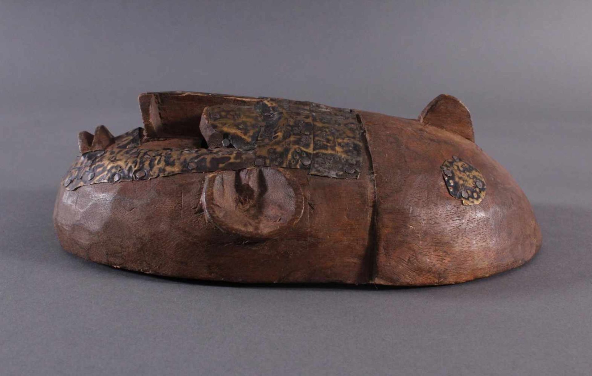 Antike Maske, Marka, Mali 1.Hälfte 19. Jh.Holz geschnitzt, Gesicht stzellenweise mit Messing-Blech - Bild 5 aus 6