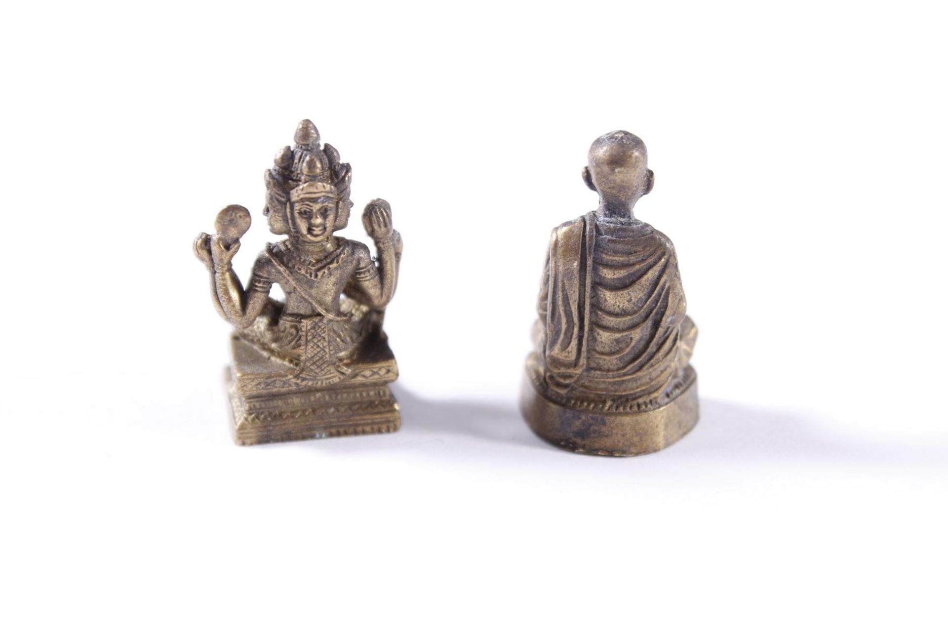 2 Miniatur-Buddhas aus Bronze, Tibet 20. JahrhundertHöhe ca. 2,5 cm. - Bild 2 aus 3