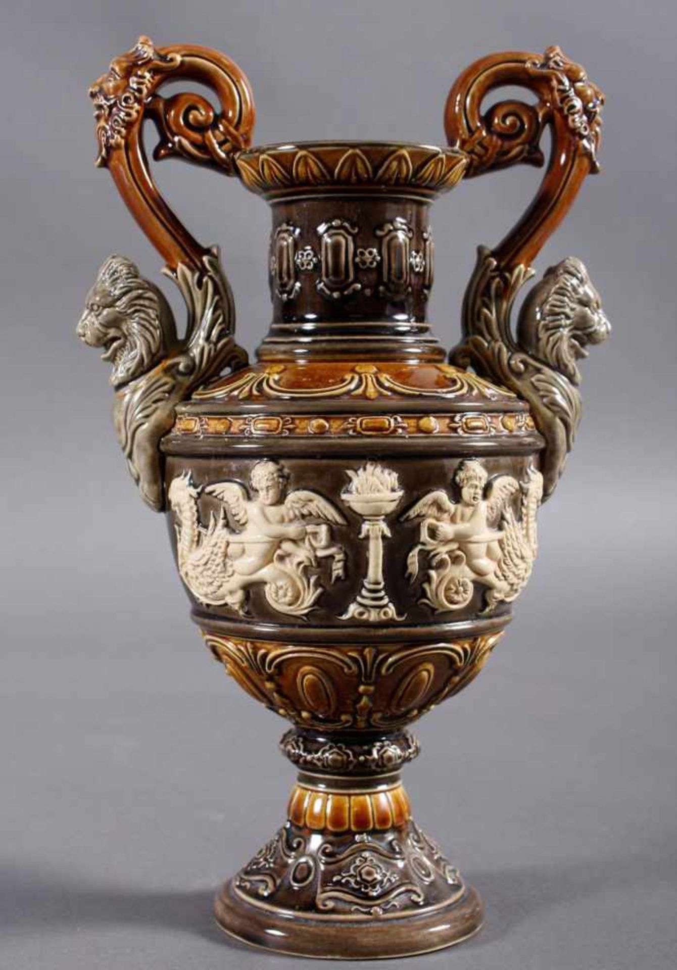 Keramik Ziervase, Deutsch um 1880Mehrfarbig glasiert. Boden mit Herstellermonogramm und Nummerierung - Bild 3 aus 8