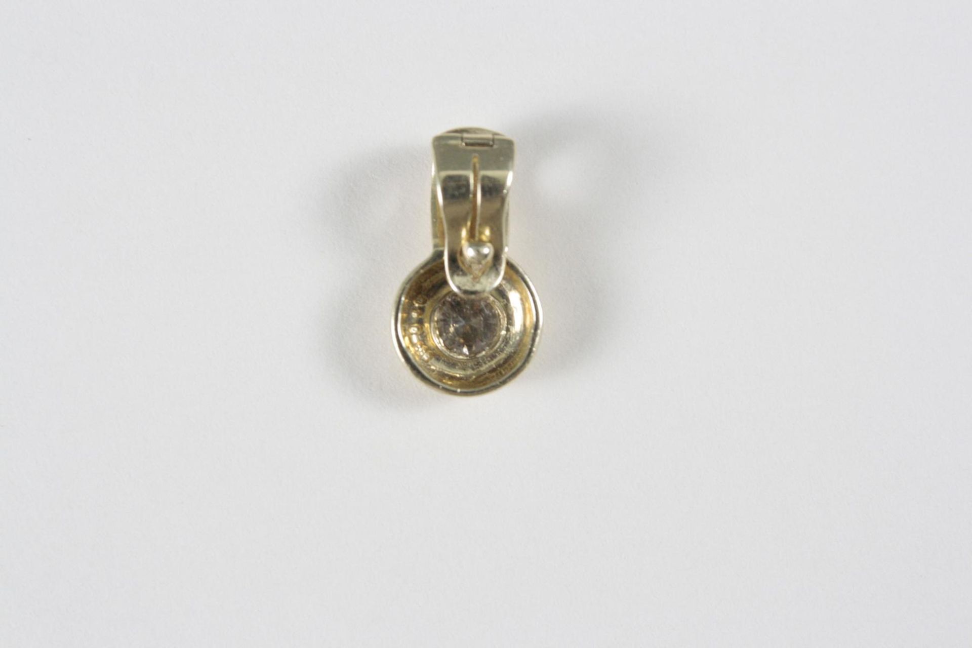 Anhänger mit Diamant, 14 Karat Gelbgold1 Diamant von ca. 0,25 Karat, Höhe 2 cm, 2,7 cm. - Bild 2 aus 2