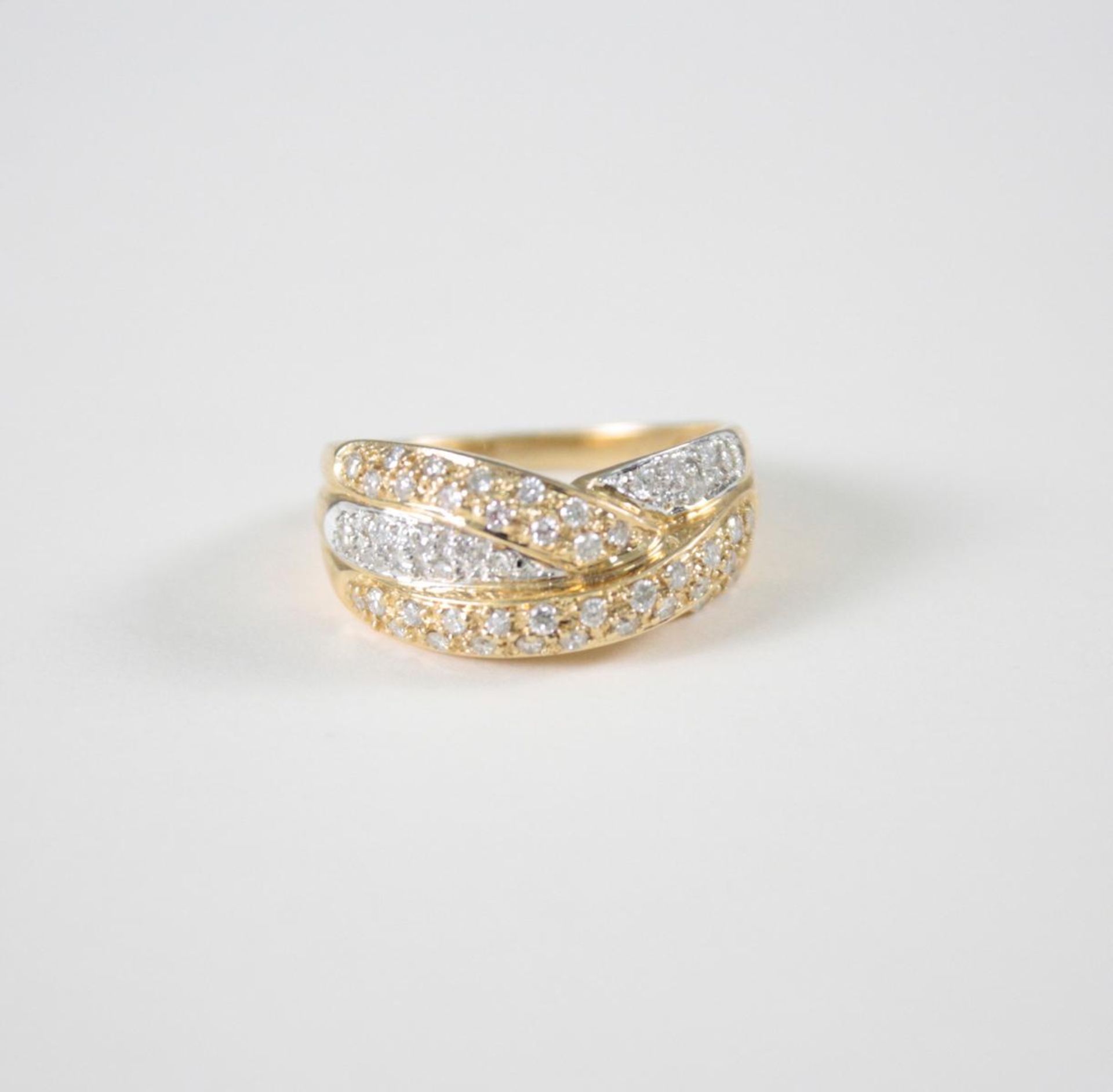 Damenring mit Diamanten, 14 Karat GelbgoldCa. 47 Diamanten von jeweils ca. 0,01 Karat, Ringgröße 57,