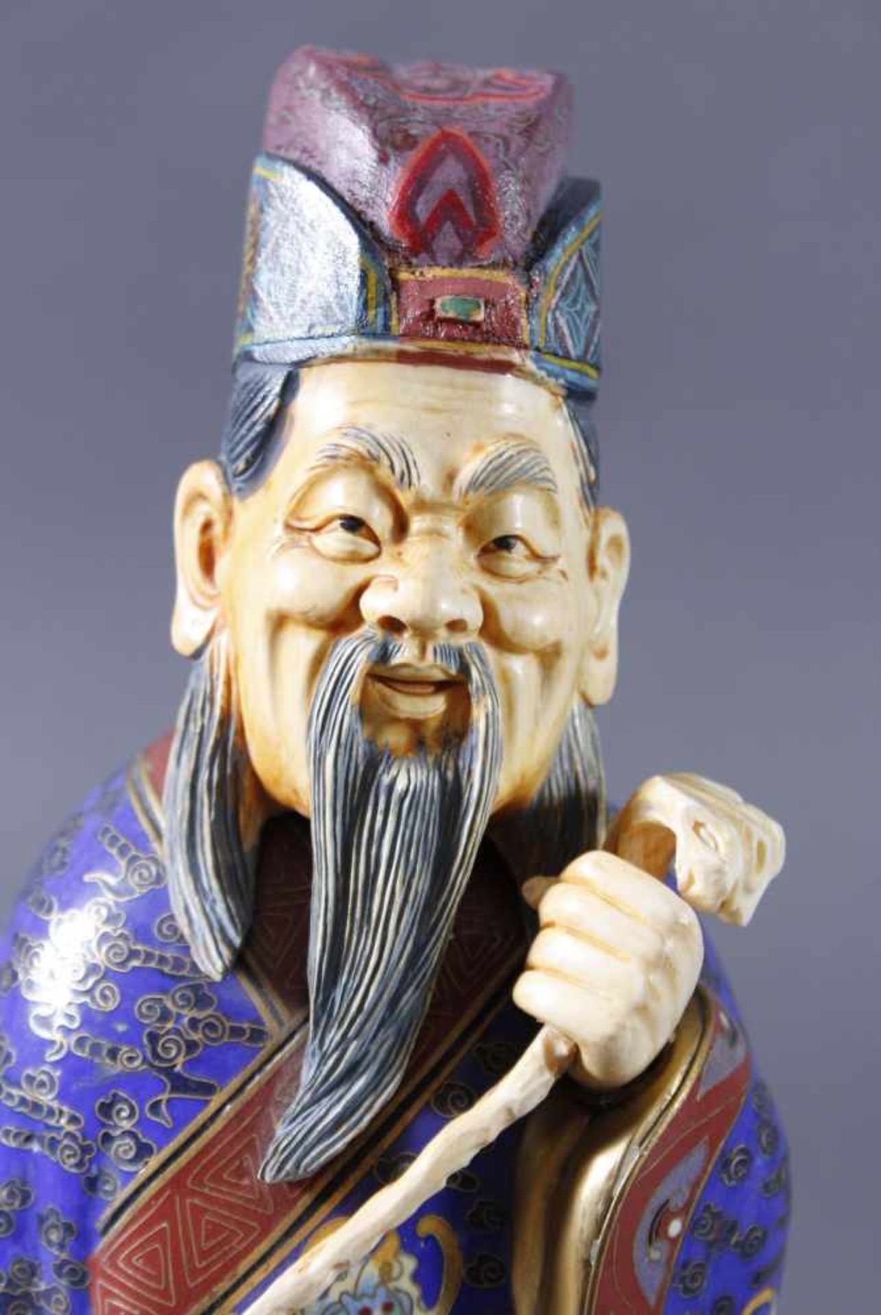 Cloisonné Figur, Hochherrschaftlicher Hofbeamter, China, wohl Republik PeriodeKupfer vergoldet, - Bild 2 aus 6