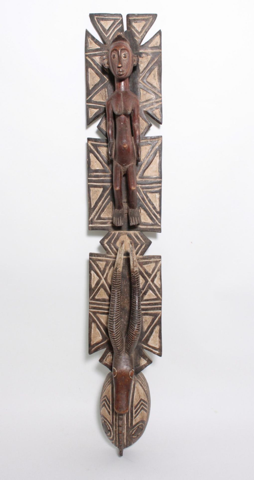 Aufsatz-Tanzmaske, Mossi, Burkina Faso, 1. Hälfte 20. Jh.Holz, geschnitzt. Flach reliefiertes