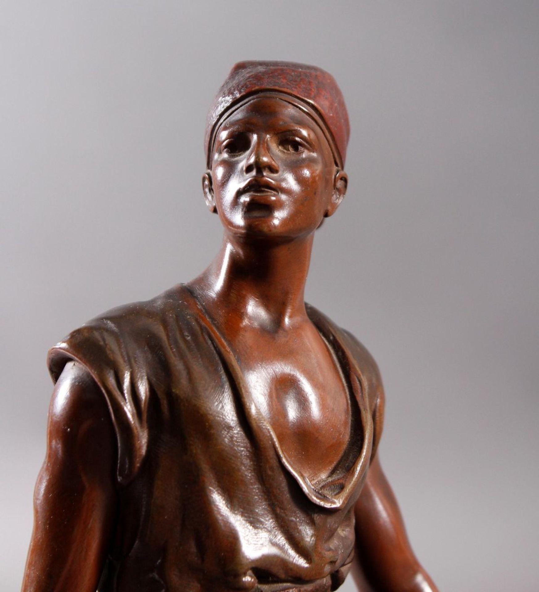 Marcel Debut (1865-1933) Tunesischer Wasserträger ,Paris um 1900Bronze patiniert,signiert Debut, - Bild 3 aus 8