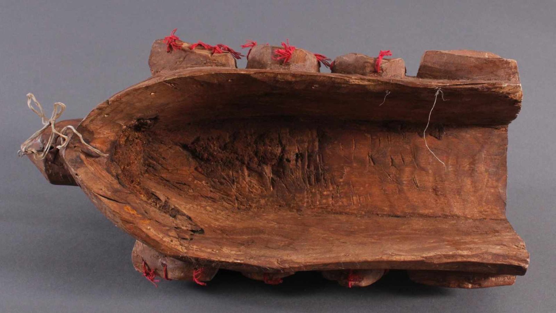 Antike Wandmaske, Mambila Kamerun 1. Hälfte 20. Jh.Helles Holz, geschnitzt, verziert mit roten - Bild 6 aus 6