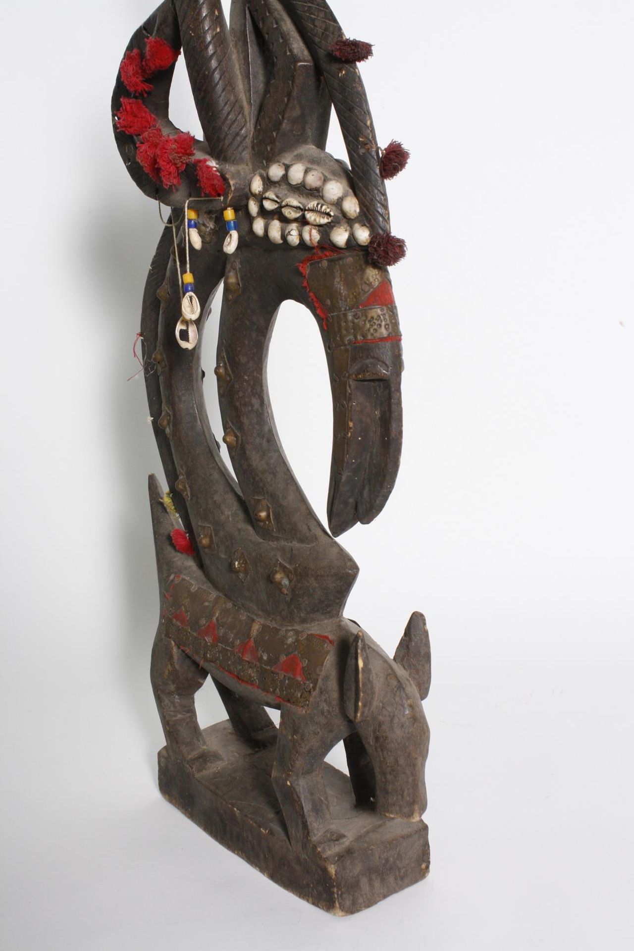 Tanzaufsatz, Tji-Wara, Chiwara, Bambara, Mali, 1. Hälfte 20. Jh.Holzfigur mit Muschel, Metall und - Bild 4 aus 4