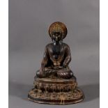 Buddha, Shakyamuni, Tibet 19. / 20. JahrhundertBronze patiniert. Mit der rechten Hand die Erde als