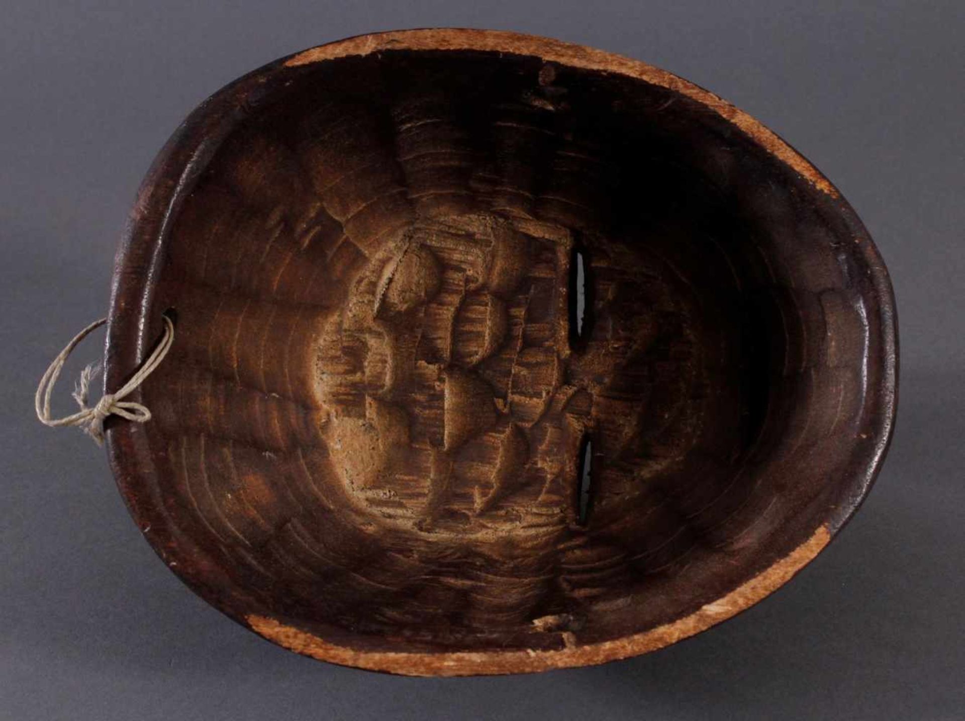 Antike Maske, Mbunda, Sambia 1. Hälfte 20. Jh.Holz geschnitzt, braune Patina, ovale Form, - Bild 6 aus 6