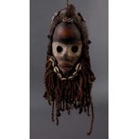 Antike Maske, Dan, Liberia 1. Hälfte 20. Jh.Holz geschnitzt, bemalt, geflochtene Frisur und Bart mit