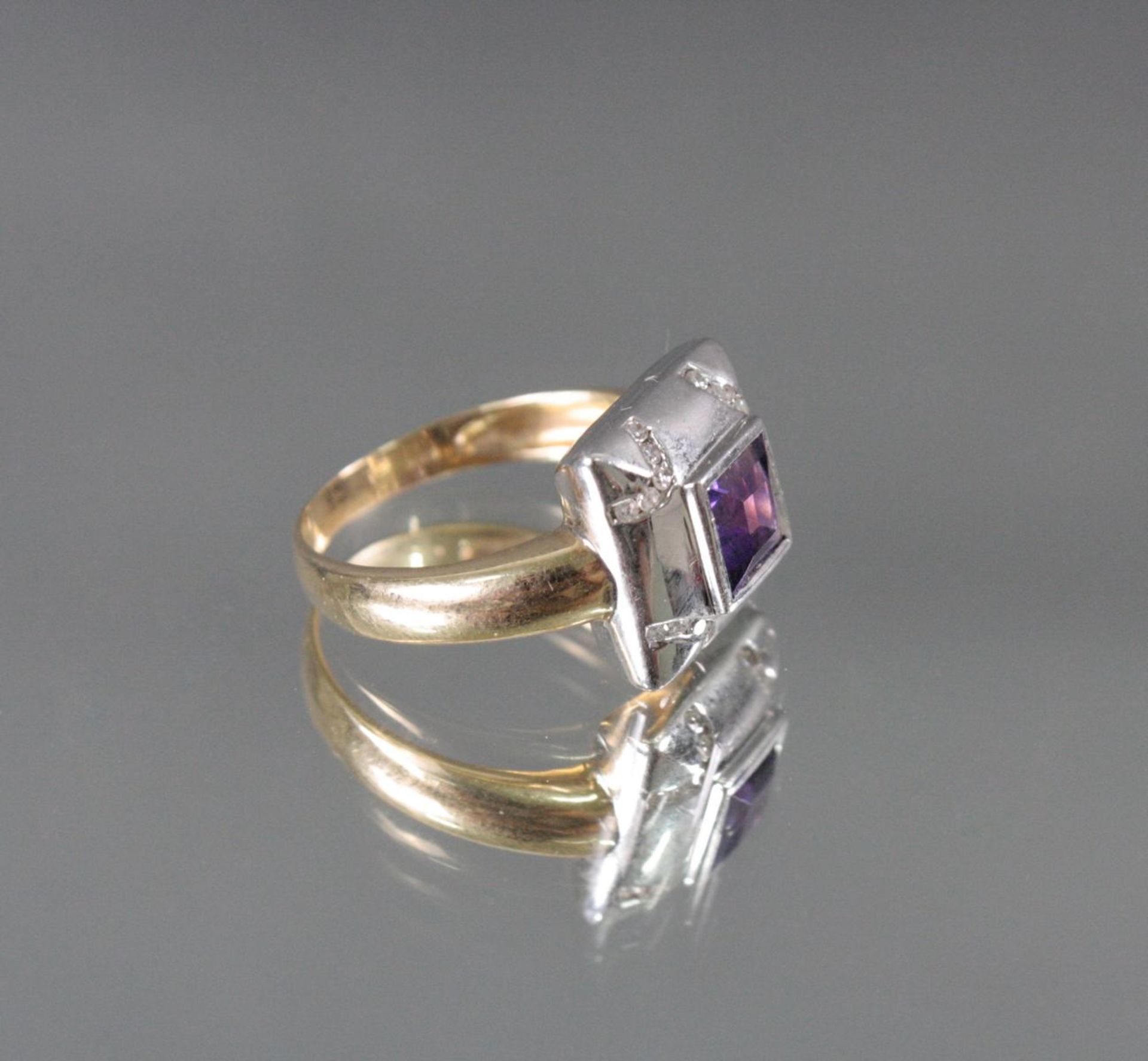 Damenring mit Amethyst und Diamanten, 14 Karat Weiß- und GelbgoldQuadratisch geschliffener - Bild 2 aus 3