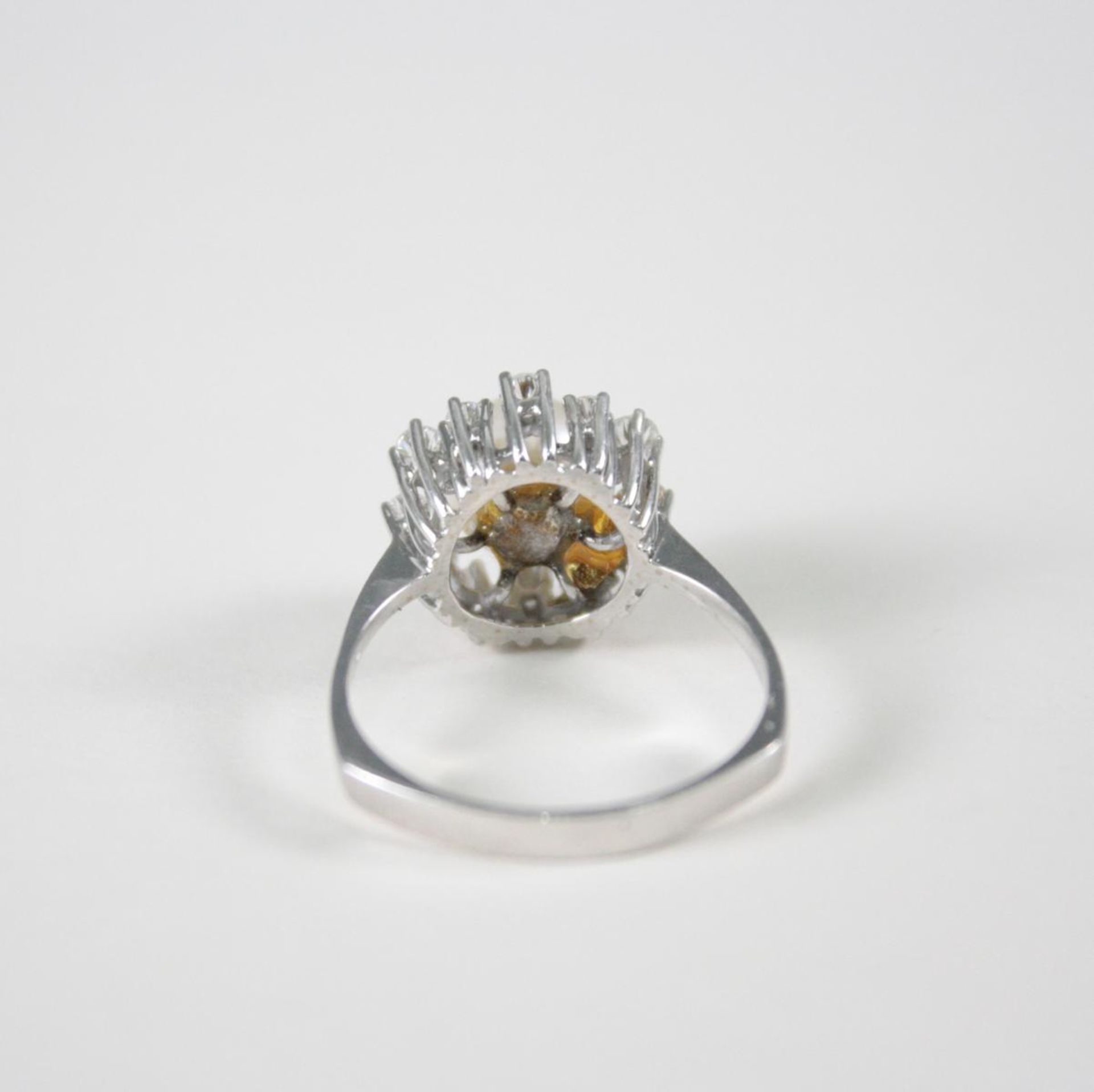Damenring mit Perle und Diamanten, 14 Karat Weißgold1 Perle Durchmesser 0,79 cm, 12 Diamanten von - Image 3 of 3