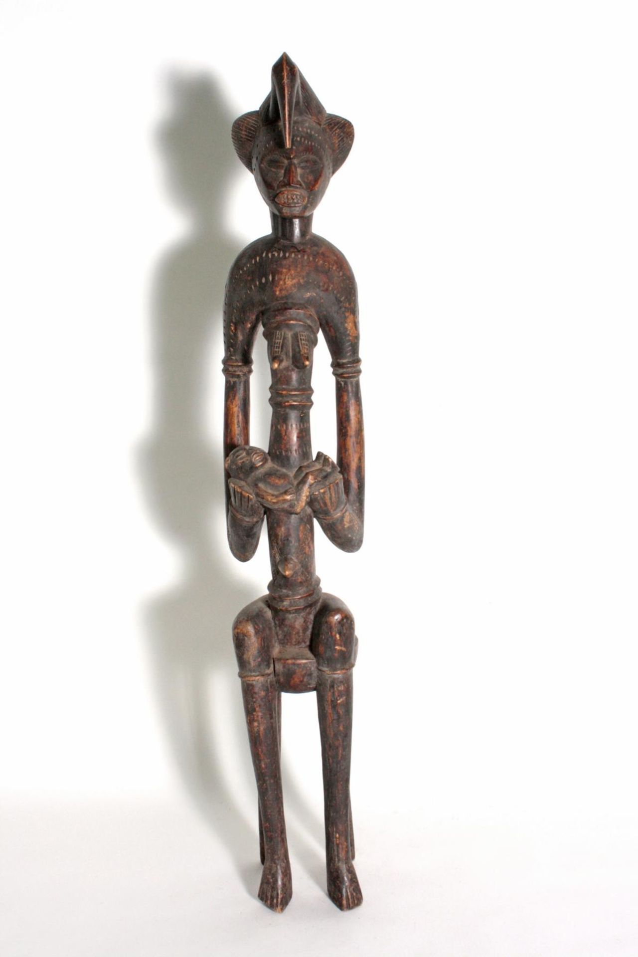 Maternité. Mutter-Kind-Figur, Senufo Elfenbeinküste, 1. Hälfte des 20. JahrhundertsHolz, dunkel