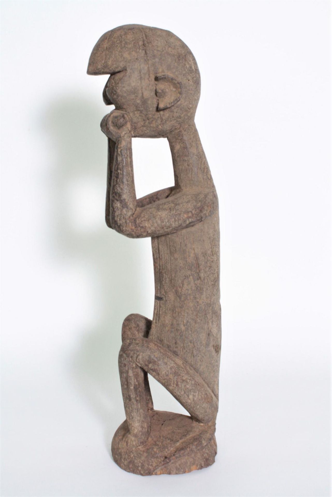 Hockende zoomorphe Figur, wohl Lobi, Burkina Faso, 1. Hälfte 20. Jh.Holz geschnitzt, graubraune - Bild 5 aus 10