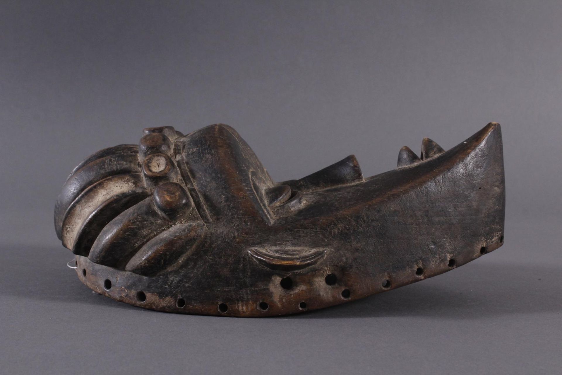 Antike Maske, Bassa, Liberia 20. Jh.Holz geschnitzt, dunkle Patina, ovales Gesichtsfeld mit spitz - Bild 2 aus 6