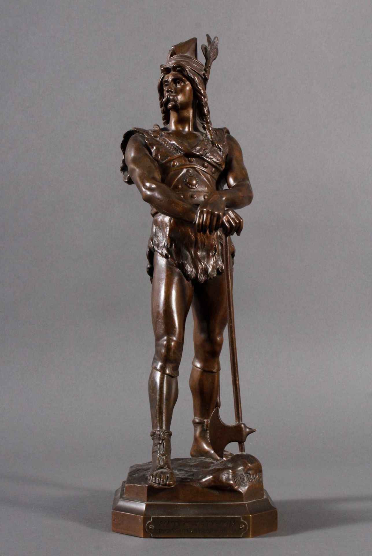 Marcel Debut (1865-1933)Bronze Plastik "Vericentorix" um 1890. Bronze patiniert, signiert DEBUT.